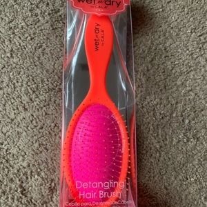 Wet n Dry detangling hairbrush